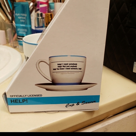 Beatles "Help" Lyrics Mug & Saucer - Picture 2 of 7